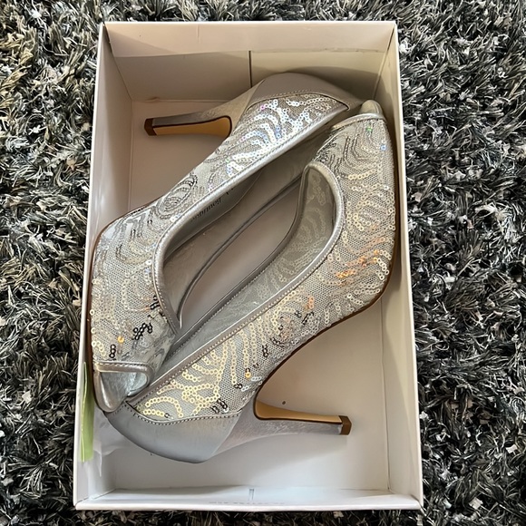 Adrianna Papell Boutique silver Felicia heel - Picture 6 of 7